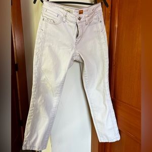 Cropped Pilcro jeans in very light purple